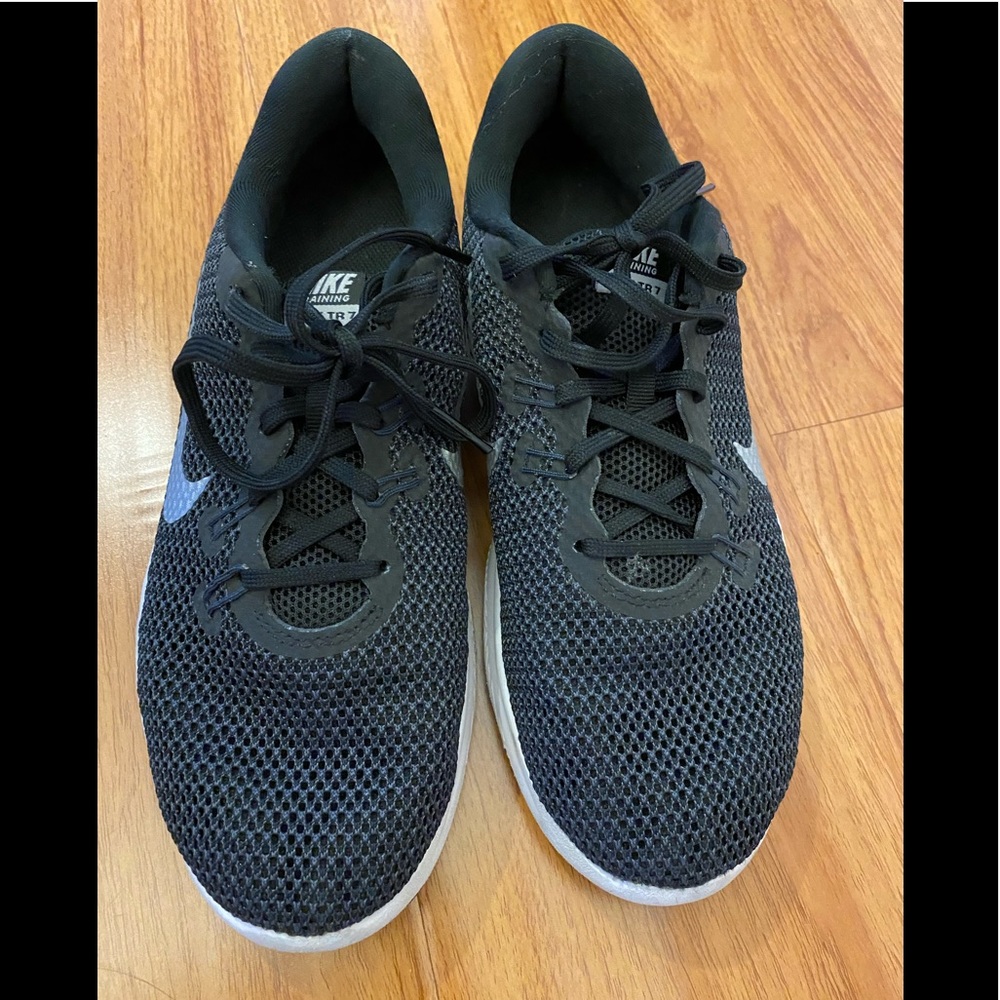Nike Used Black Women’s Sneakers Size 8